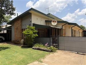 Spacious 4-Bedroom Family Home with Pool, Expansive Garden & Private Flatlet