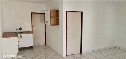 1 big bedroom Cottage to let  in Kensington 