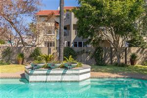 Top Floor Apartment with Stunning Entertainment Area!