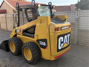 Cat skidsteer
