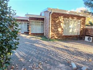 Facebrick townhouse to let in Sasolburg close to shopping centre