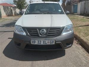 Nissan Np200