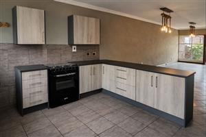 Modern Newly Renovated Townhouse – Move-In Ready