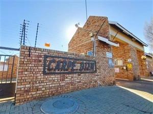 Low Maintenance Townhouse in Baillie Park!