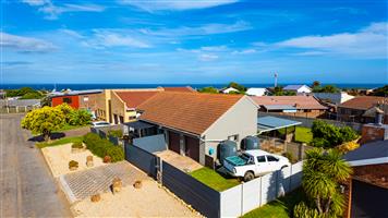 Creative Artistic Home with Rustic Tones in C-Place, Jeffreys Bay