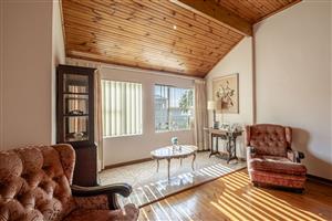 House For Sale in Richmond Hill
