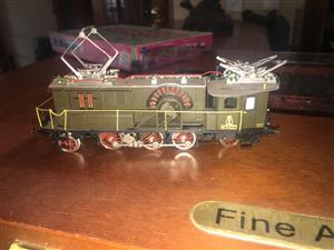 Model  train    Trix  fine art  loco