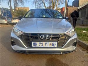 2021 Hyundai i20 1.2 Petrol, Automatic, Silver, 63000kms Service History.