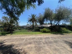 Luxurious  5-Bedroom Family Home in Alberante