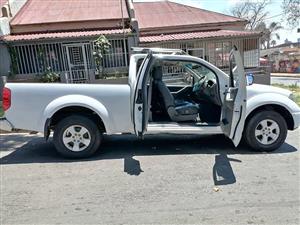 2011 NISSAN NAVARA EXTRA CAB 2.5 DIESEL 4X2 MANUAL TRANSMISSION IN EXCELLENT CONDITION SPARE KEYS