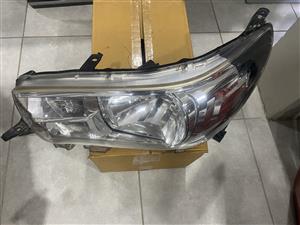 2017 TOYOTA HILUX GD-6 HALOGEN HEADLIGHT LEFT SIDE FOR SALE.