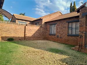 Townhouse For Sale in Mooikloof Ridge