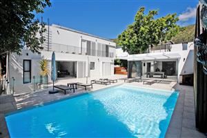 FULLY FURNISHED - MODERN FAMILY HOME IN SOUGHT AFTER FRESNAYE