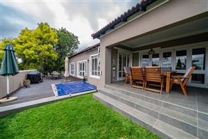 Private Erasmusrand Home With Modern Luxury