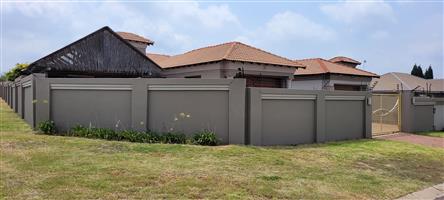 Eye Appealing Corner House!