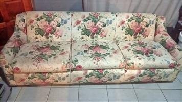 Classic 3-Seater Floral Upholstered Couch / Sofa