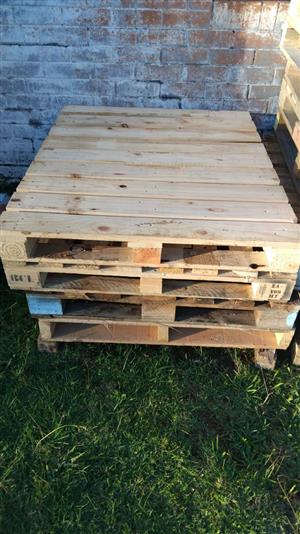 1m x 1m refurbished wooden pallets 