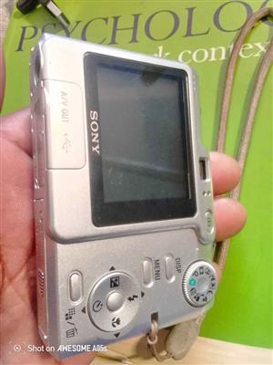 SONY Carl Zeiss Cybershot Vario -Tessar Camera (7•2 Mega Pixels)
