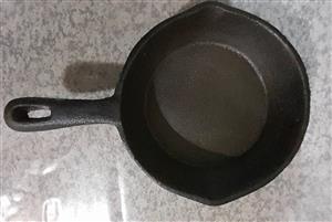 Cast iron skilliet pan 15cm