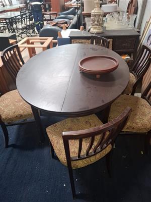 Dining Table & 4 Chairs | Elegant look/Solid Wood