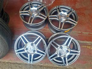 Renault kwid Brand new mags size 13