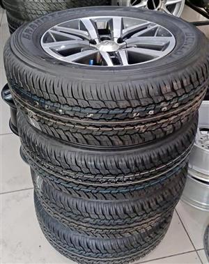 18inch Toyota Hilux/Fortuner original mags with brand new 265/60/18 Dunlop A/T 