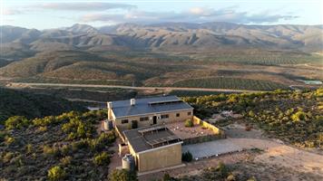 “Exclusive Karoo Lifestyle Farm near Van Wyksdorp / Ladismith”