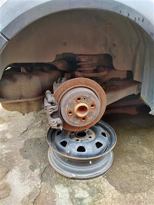 MINI COOPER  RIGHT REAR HUB FOR SALE.