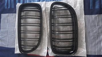 BMW E90 grill set