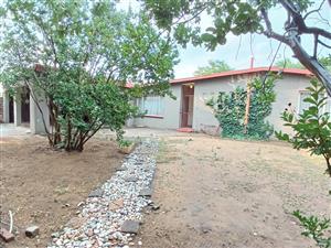 Entertainers home for sale in Sasolburg walking distance to schools and shopping centers