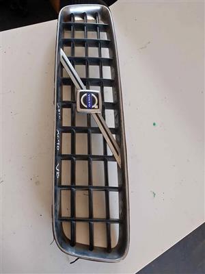 Volvo XC90 V8 2010 Grill for sale