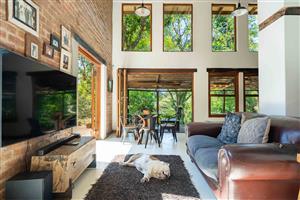 Tranquil Retreat with 2 income producing flatlets