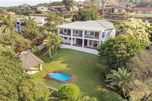 Unparalleled Ocean and Lagoon Views: A Captivating Feature of this family Home