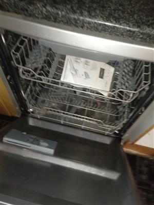 AEG DISHWASHER - MODEL FFB7220CZM