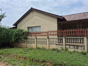 Joint Mandate – Conveniently Located, Walking Distance from All Shops!