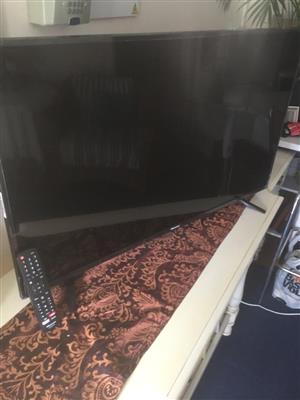Like new 43 inch Smart TV for sale in Knysna in excellent condition 