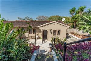 LIVE LUXURY AUCTION! Townhouse with Private Entertainment Area and Development Potential.