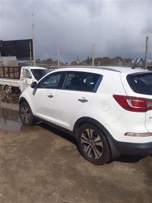Kia Sportage 2.0 automatic diesel 2010 .spares available