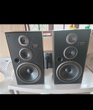 2 x Technic speakers