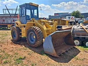 4x4 Furukawa FL140 front end loader with bucket. (Vat included in price), Krugersdorp, Call Jay