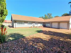 Move-in ready family house for sale in Vaalpark walking distance to schools and shopping center