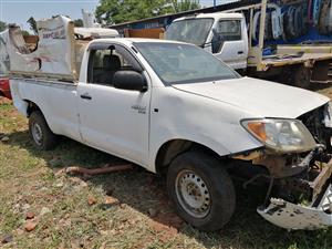 Stripping Toyota hilux D4D vvti low rider for spares 