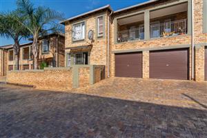 Townhouse For Sale in Wilgeheuwel