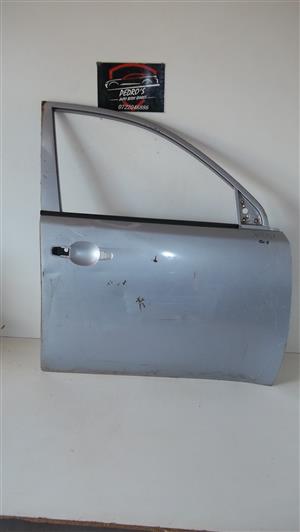 Mitsubishi L200 Triton front right door