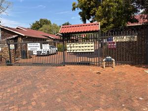173m2 / 3 Bedrooms / Study / Double Storey / Double Garage / Secure Complex
