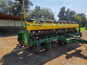 2013 John Deere 2113 CCS