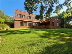 Entertainer’s Dream with Spacious Living & Endless Possibilities!