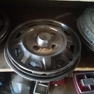 Escort GT, hub cap