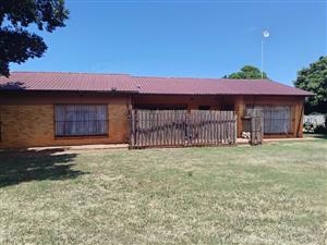 Small Holding For Sale in Droogefontein