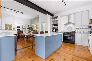 Apartment For Sale in Tamboerskloof